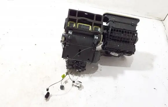Chevrolet Tracker Interior heater climate box assembly 95135948