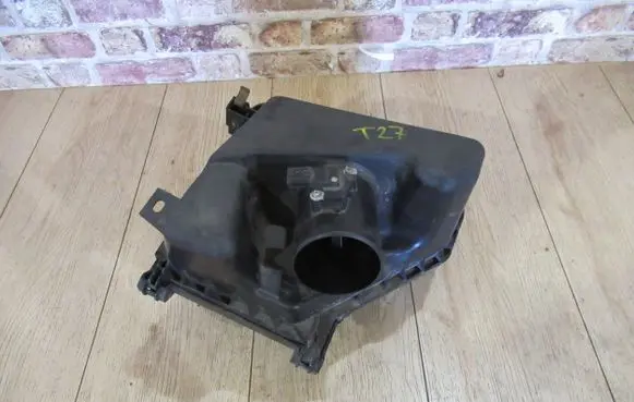 Toyota Avensis T270 Air filter box cover 