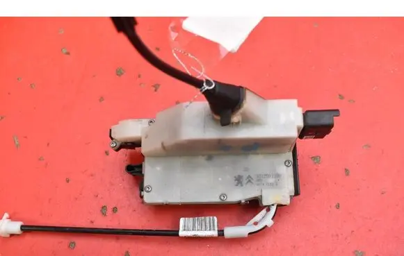 Peugeot 208 I Rear door lock 9812501180