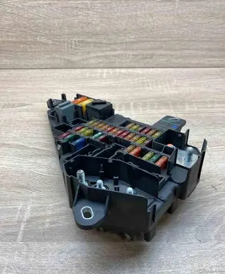 BMW 5 E60 E61 Fuse module 6906588