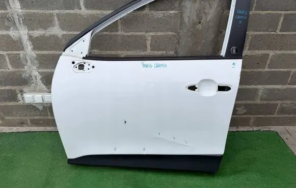 Toyota Yaris Cross Front door 