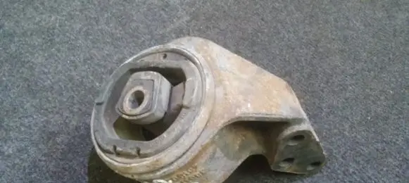 Volvo S40, V40 Engine mount bracket 30811071 4618022