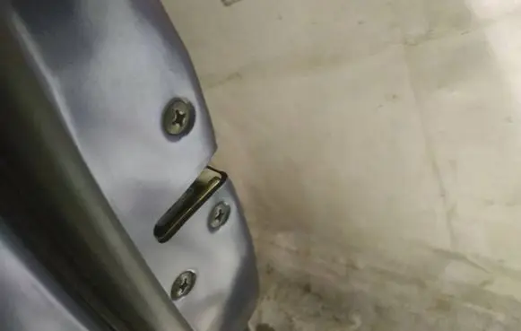Mitsubishi Grandis Rear door lock