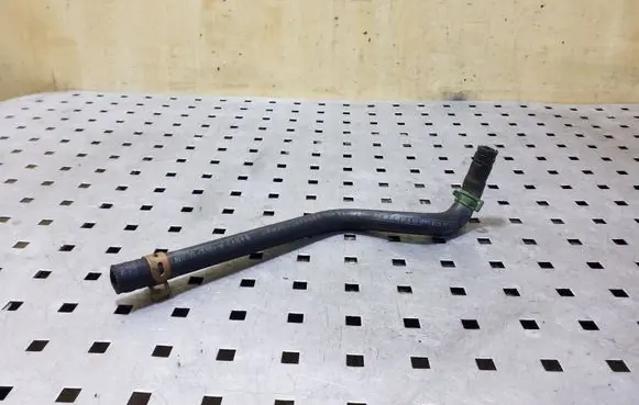 Volkswagen PASSAT B4 Engine coolant pipe/hose