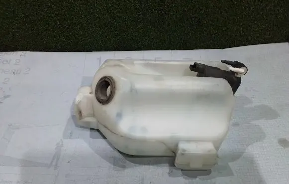 Renault Kangoo II Windshield washer fluid reservoir/tank 8200431474 8200431475