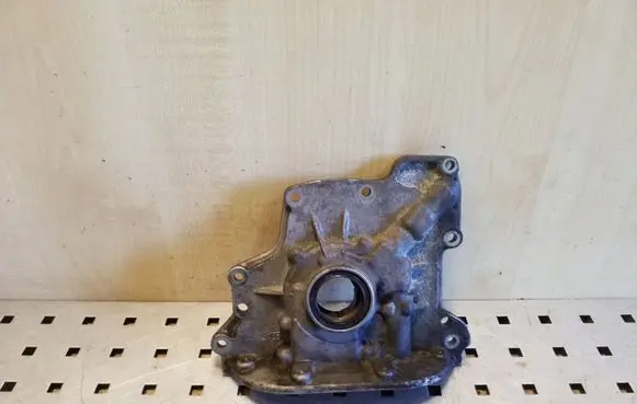 Volkswagen Golf V Oil pump 036115105D