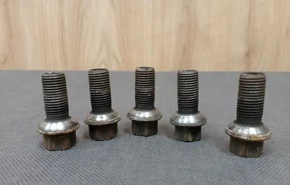 Mercedes-Benz E A207 Nuts/bolts 