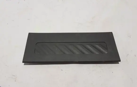 Chevrolet Silverado Rear sill trim cover 84504226