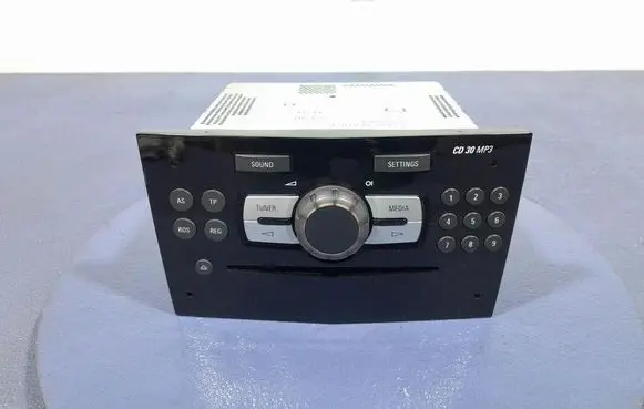 Opel Corsa E Radio/CD/DVD/GPS head unit 497316088