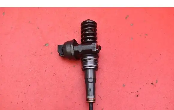 Volkswagen Cross Polo Fuel injector 038130073BP