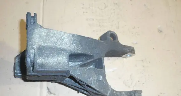Volkswagen Transporter - Caravelle T5 Engine mounting bracket 7H0199343