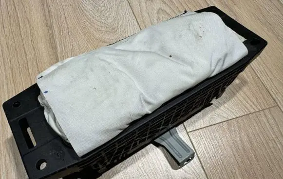 Mercedes-Benz S W223 Passenger airbag