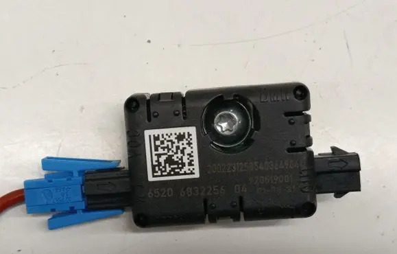 BMW 2 F44 Aerial antenna amplifier 6832256