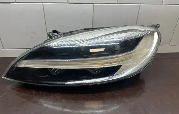 Volvo V40 Headlight/headlamp 31420445