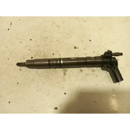 Volkswagen PASSAT B6 Fuel injector 03l130277