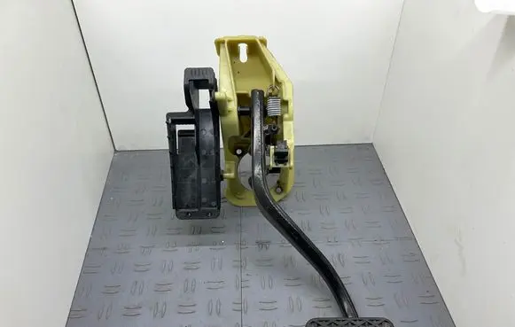 BMW 5 F10 F11 Brake pedal 9144253