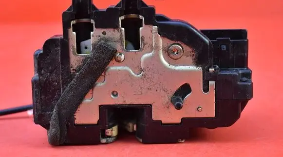 Nissan Murano Z50 Rear door lock