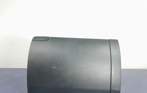 Glove box