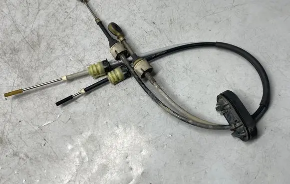 Opel Astra J Gear shift cable linkage 55583487
