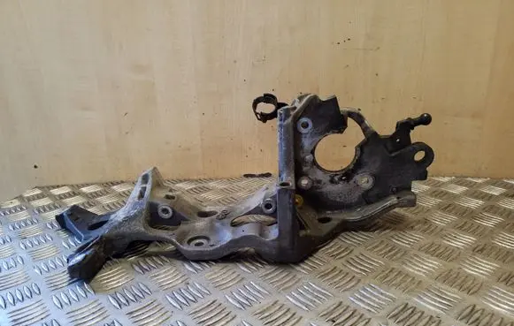 Volkswagen PASSAT B8 Generator/alternator bracket 04L903143B