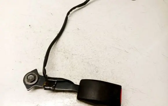 Mazda 5 Front seatbelt buckle 