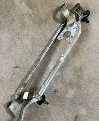 Front wiper linkage