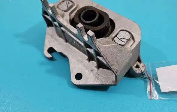 Dacia Sandero III Gearbox mounting bracket 112535643R IMPRK1444554