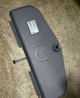 BMW 5 E39 Tool box 71111180681