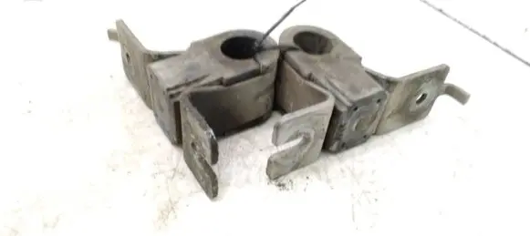 Radiator mount bracket