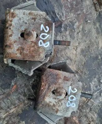 Mercedes-Benz 208 308 Engine mount bracket 5201