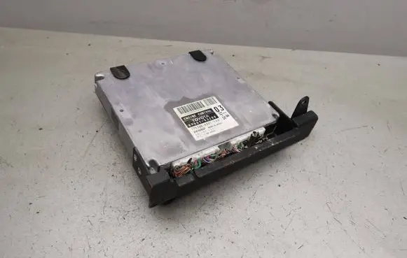 Lexus IS 200-300 Engine control unit/module 8966153200 1753004331