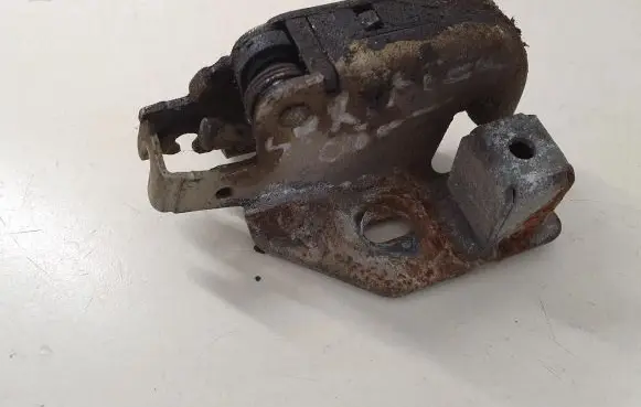 Loading door lock