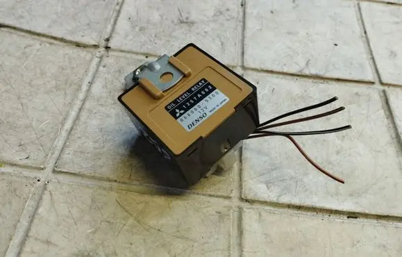 Mitsubishi Grandis Oil pressure relay 1257A002 0680005300