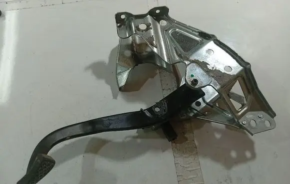 Opel Astra H Brake pedal 