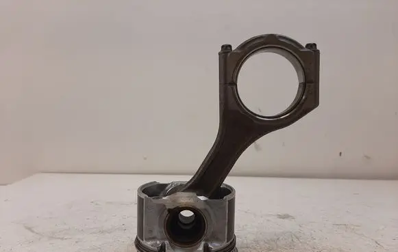 Subaru Legacy Piston with connecting rod