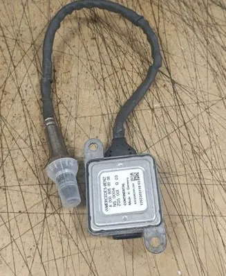 Mercedes-Benz V Class W447 Lambda probe sensor A0009050008