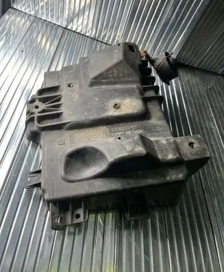Opel Astra H Battery tray 13165712