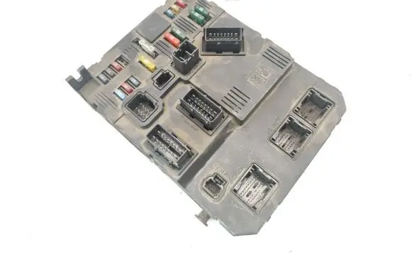 Peugeot 206 Fuse module 9649627980 S118085120A