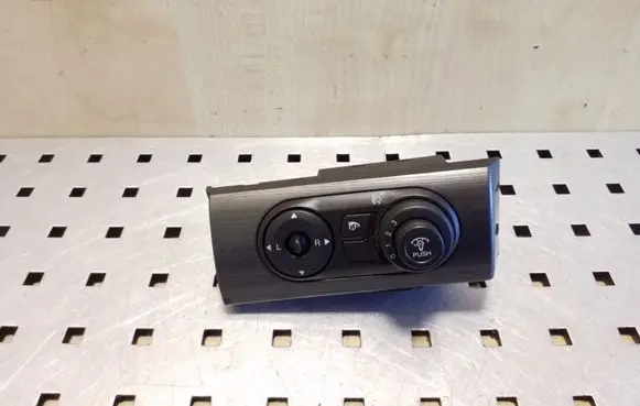 Wing mirror switch