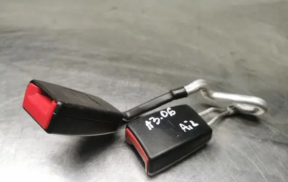 Audi A3 S3 8P Rear seatbelt buckle 8P0857739B