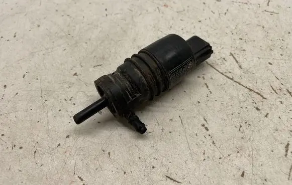 BMW 5 E60 E61 Windscreen/windshield washer pump 7302589 13264011 3437380