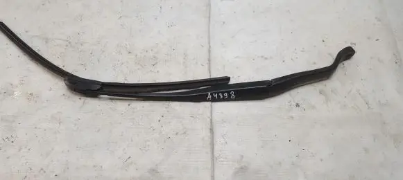 Honda CR-V Front wiper blade arm