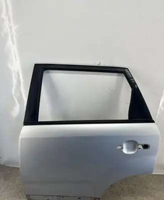 KIA Sorento Rear door
