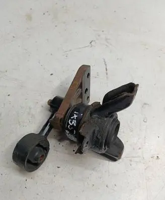 Engine mounting bracket