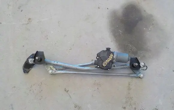 Lexus GS 250 350 300H 450H Front wiper linkage and motor 7667888