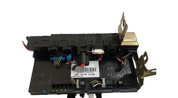 Mercedes-Benz C W203 Fuse module 2035453301 5DK00848645 169552032