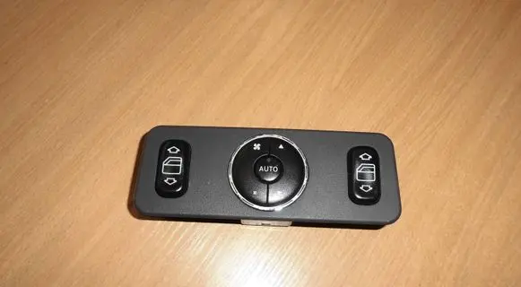 Mercedes-Benz ML W163 Electric window control switch A1638200326