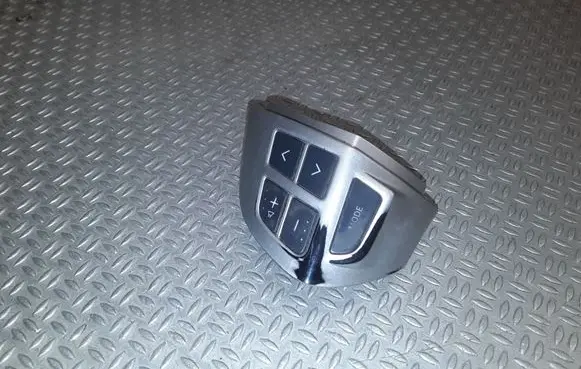 Mitsubishi Outlander Steering wheel buttons/switches 75B471