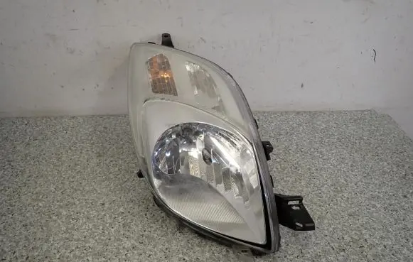 Toyota Yaris Headlight/headlamp
