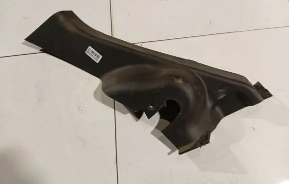 Hyundai i30 (D) pillar trim (bottom)